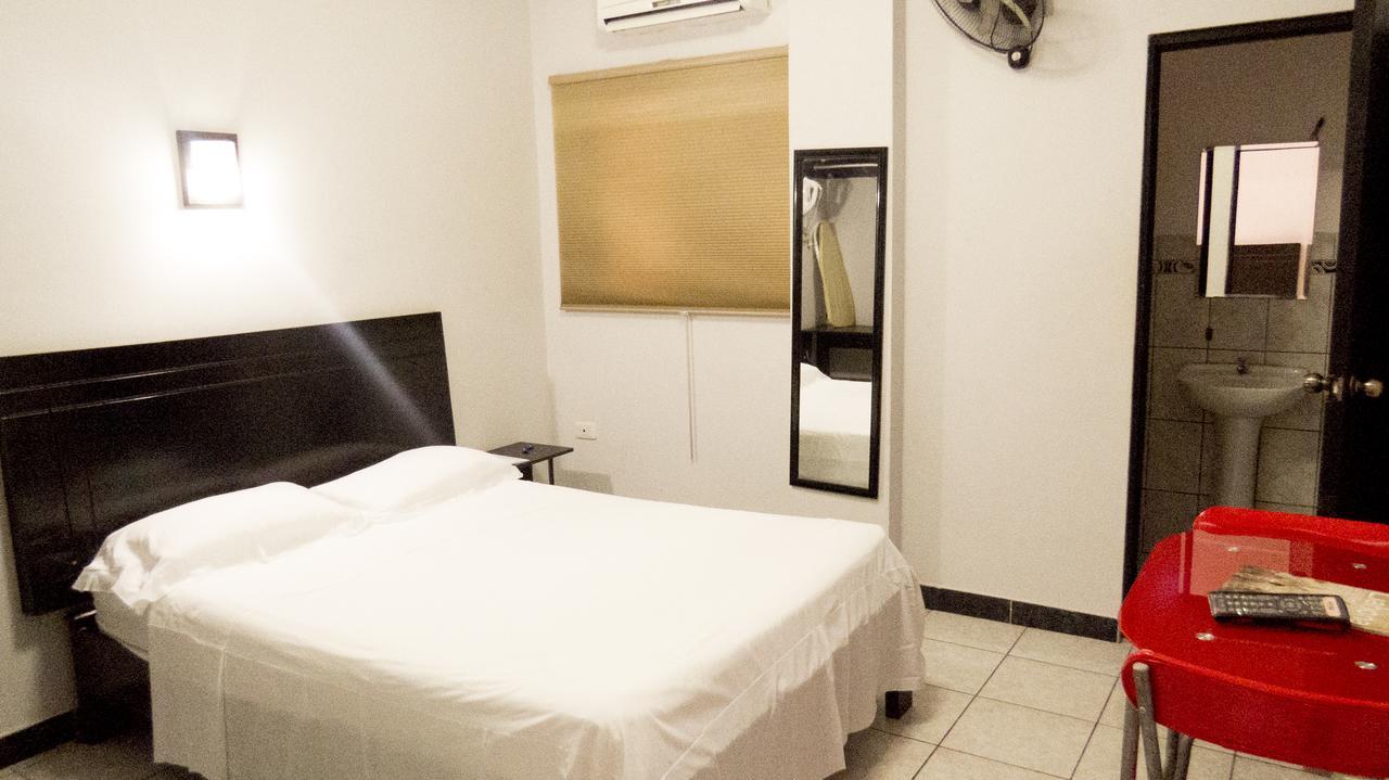 Jer'S Hostal Tumbes Dış mekan fotoğraf