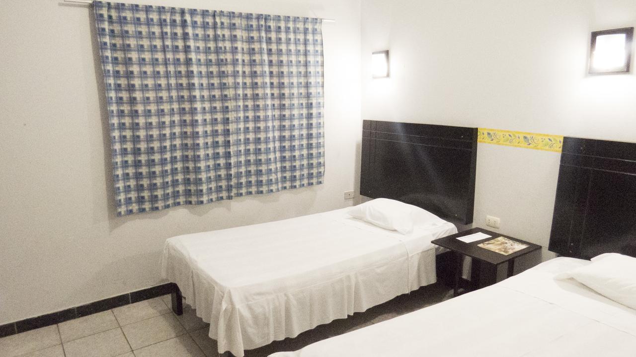 Jer'S Hostal Tumbes Dış mekan fotoğraf