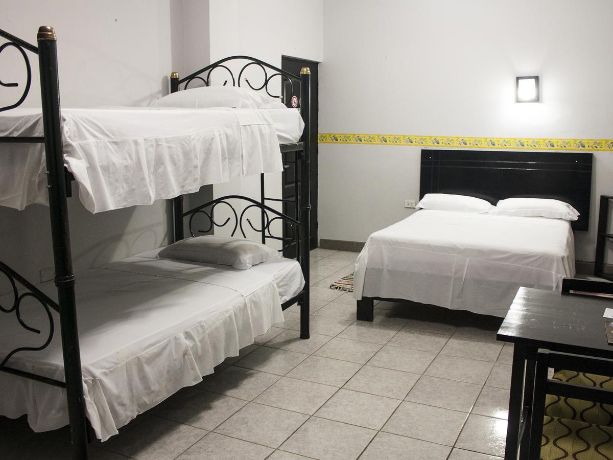 Jer'S Hostal Tumbes Dış mekan fotoğraf