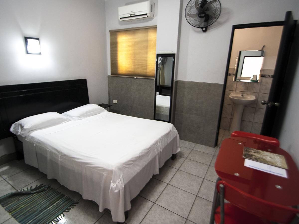 Jer'S Hostal Tumbes Dış mekan fotoğraf