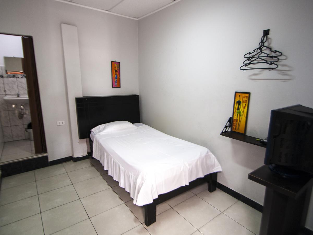 Jer'S Hostal Tumbes Dış mekan fotoğraf