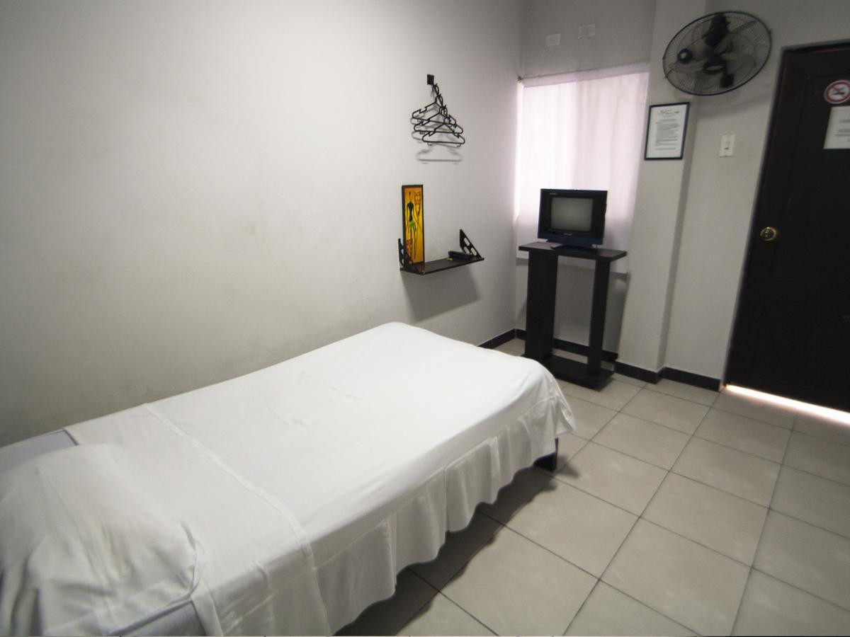 Jer'S Hostal Tumbes Dış mekan fotoğraf